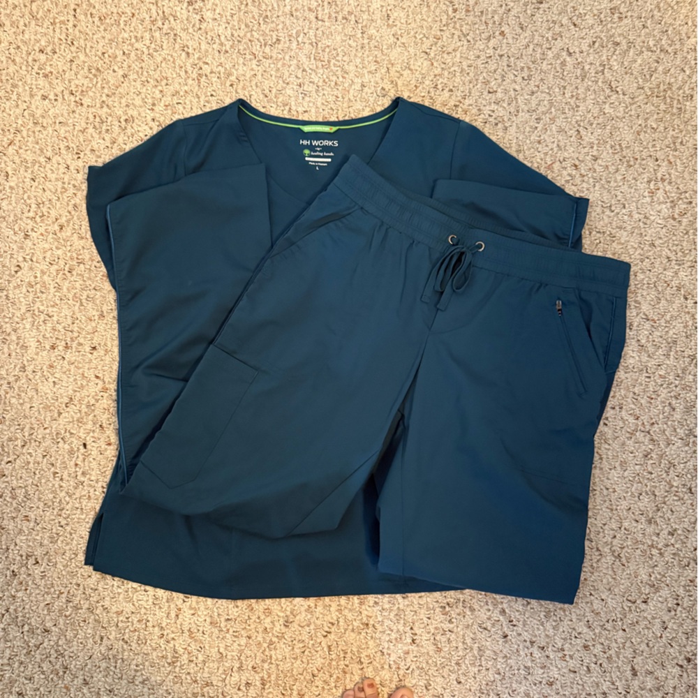 Women’s healing hands scrubs
